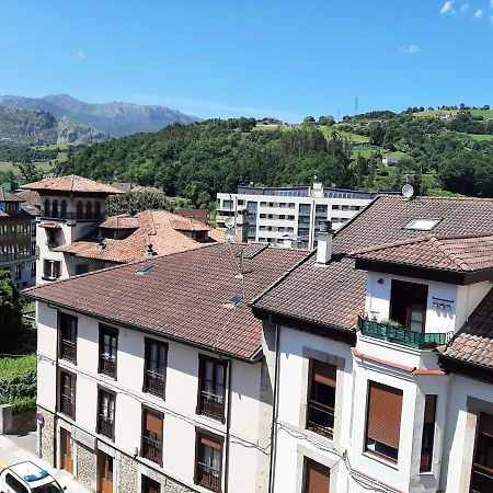 Appartamento Ático La Plaza Arriondas Esterno foto