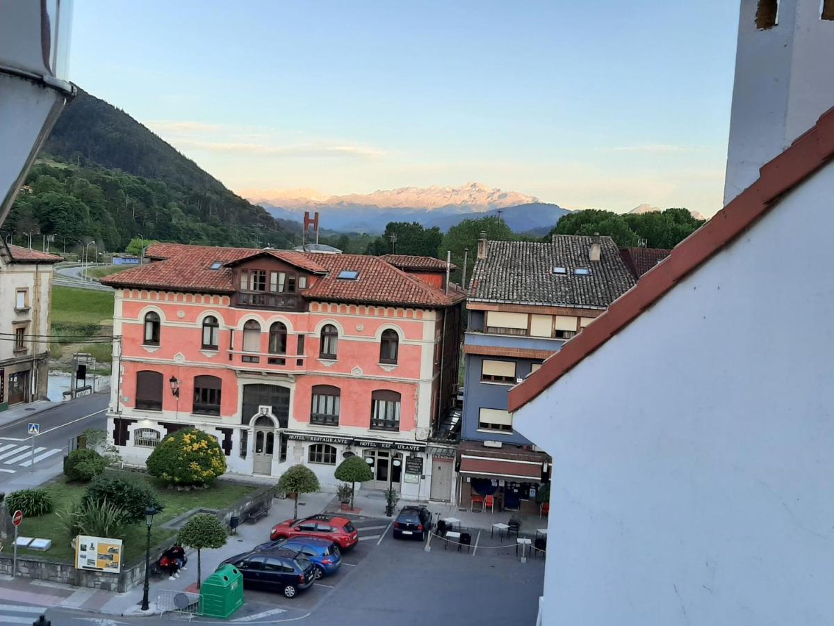 Appartamento Ático La Plaza Arriondas Esterno foto