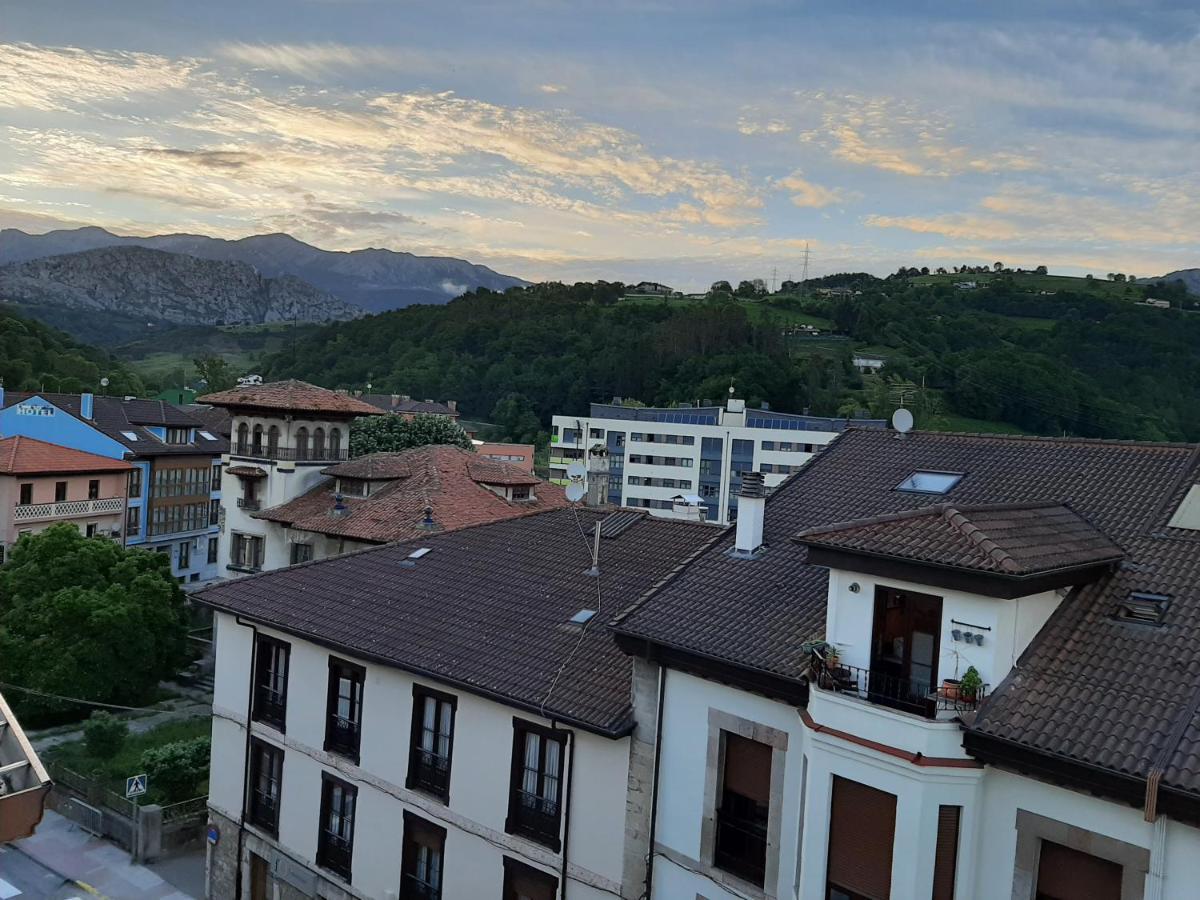 Appartamento Ático La Plaza Arriondas Esterno foto